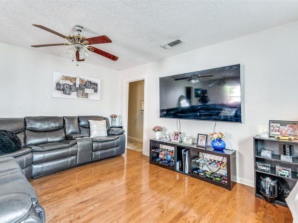 3241  Merida Avenue , Fort Worth Texas 76109