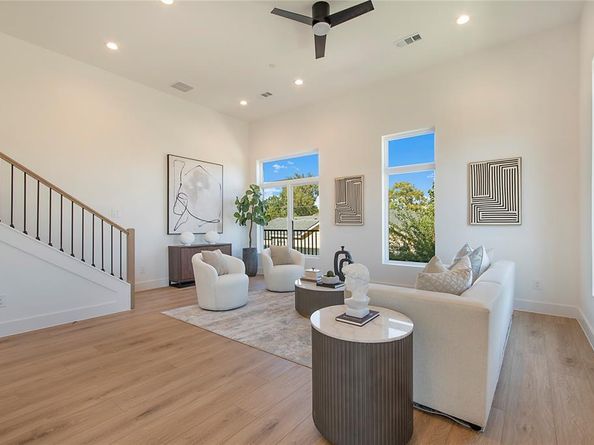 2203  Hondo Avenue  106, Dallas Texas 75219