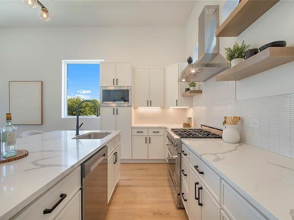 2203  Hondo Avenue  106, Dallas Texas 75219