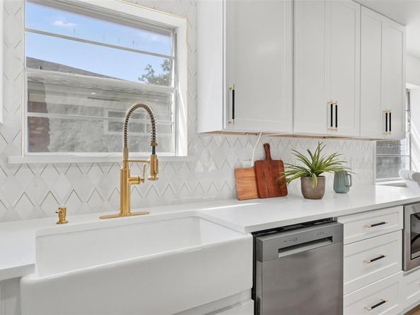 5209  Elkridge Drive , Dallas Texas 75227