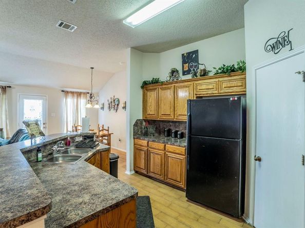 1634  Powder Horn Lane , Arlington Texas 76018