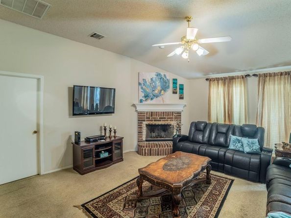 1634  Powder Horn Lane , Arlington Texas 76018
