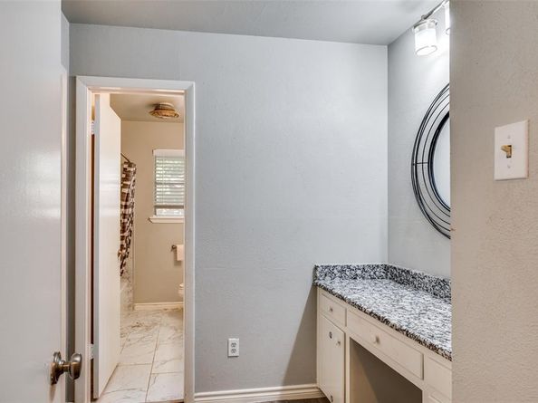 6701  Gary Lane , Fort Worth Texas 76112
