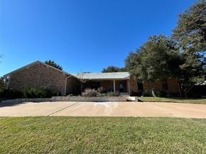 1009  Rochelle Boulevard , Irving Texas 75062