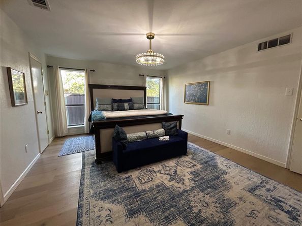 1009  Rochelle Boulevard , Irving Texas 75062