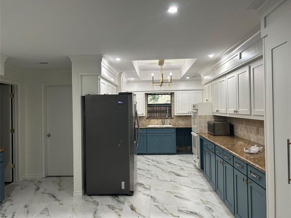 1009  Rochelle Boulevard , Irving Texas 75062