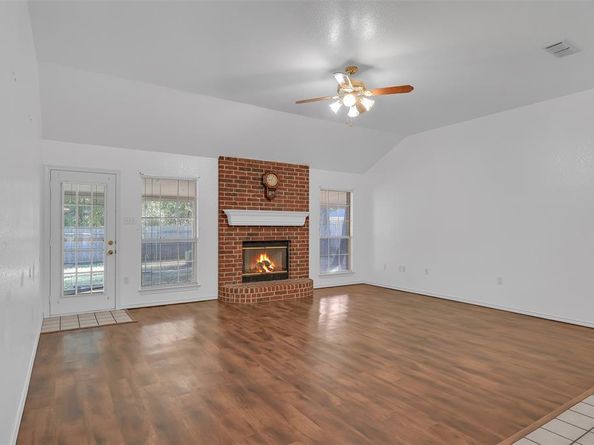 1108  Pine Ridge Drive , Azle Texas 76020