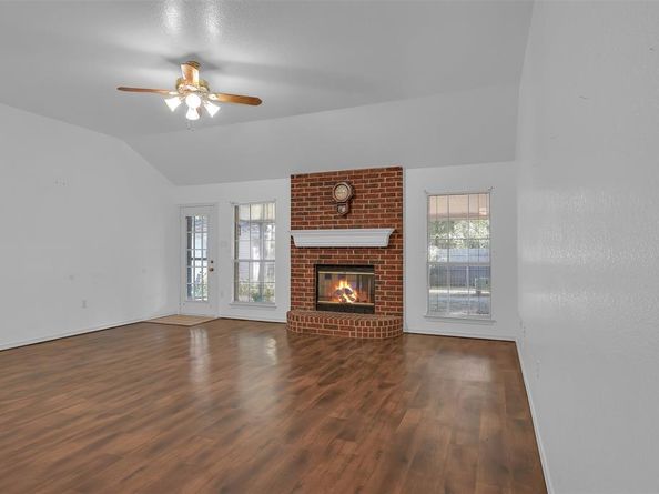 1108  Pine Ridge Drive , Azle Texas 76020