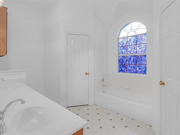 1108  Pine Ridge Drive , Azle Texas 76020