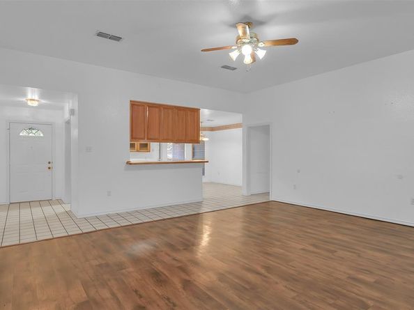 1108  Pine Ridge Drive , Azle Texas 76020