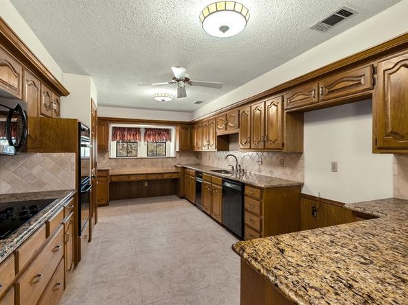 2813 S Country Club Road , Garland Texas 75043
