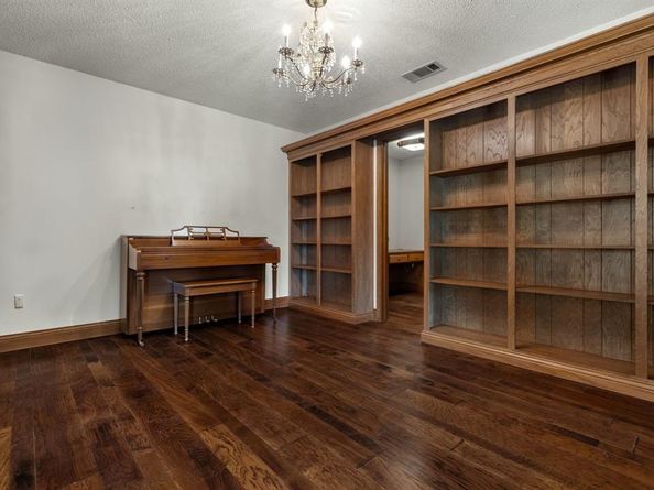 2813 S Country Club Road , Garland Texas 75043