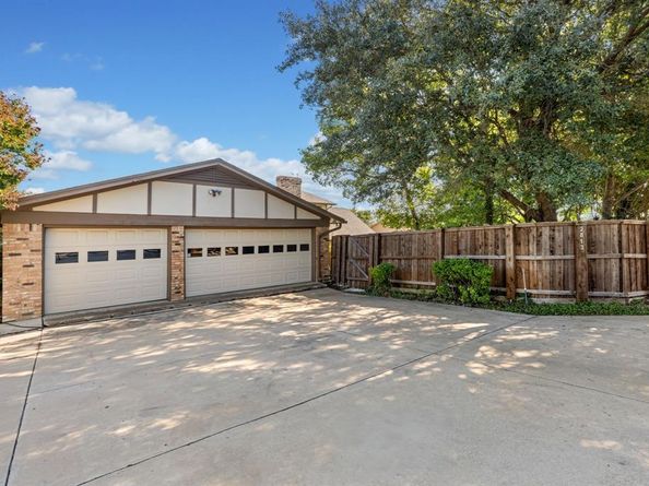 2813 S Country Club Road , Garland Texas 75043