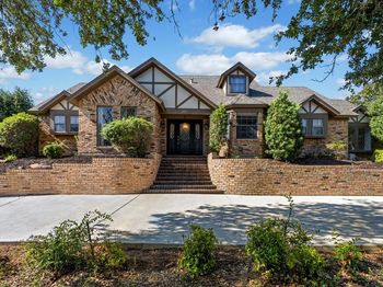 2813 S Country Club Road 