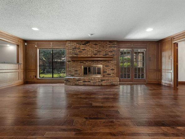 2813 S Country Club Road , Garland Texas 75043