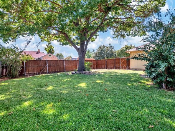 1119  Tahlequah Trail , Carrollton Texas 75007