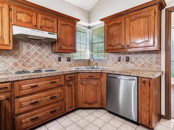 1119  Tahlequah Trail , Carrollton Texas 75007
