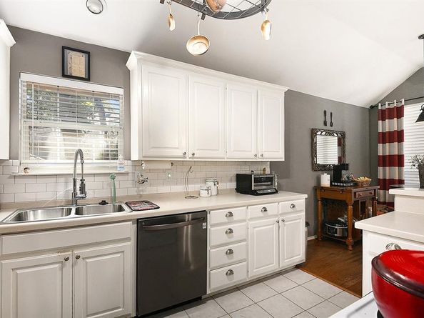 5924  Canberra Lane , Arlington Texas 76017