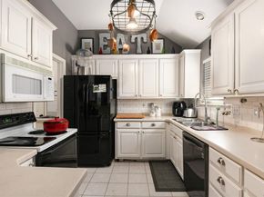 5924  Canberra Lane , Arlington Texas 76017