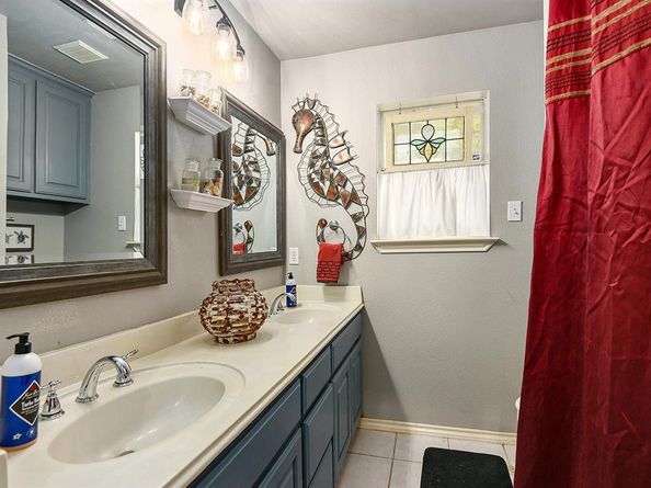 5924  Canberra Lane , Arlington Texas 76017