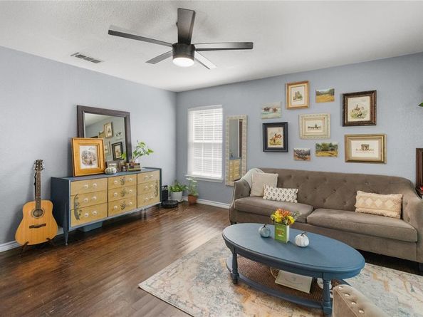 2837  Hunter Street , Fort Worth Texas 76112