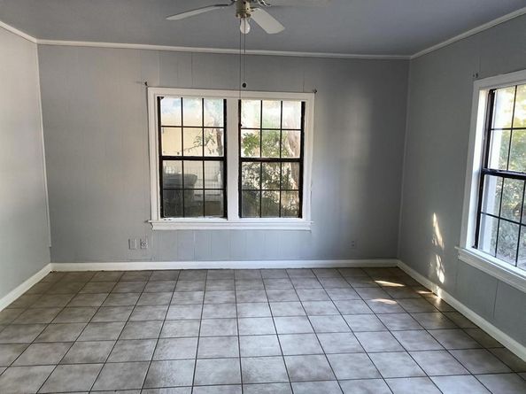 3213  8th Avenue , Fort Worth Texas 76110