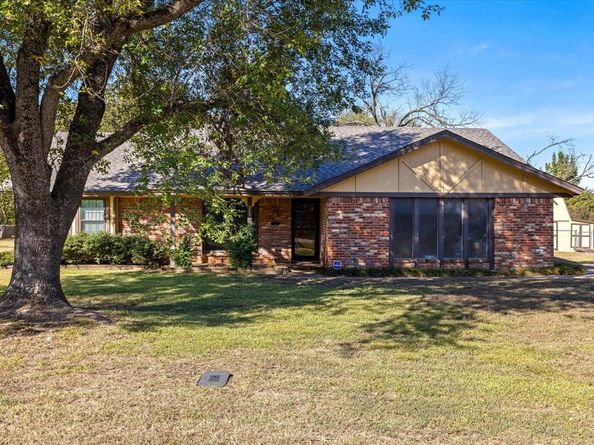 217  Gatewood Circle E, Burleson Texas 76028