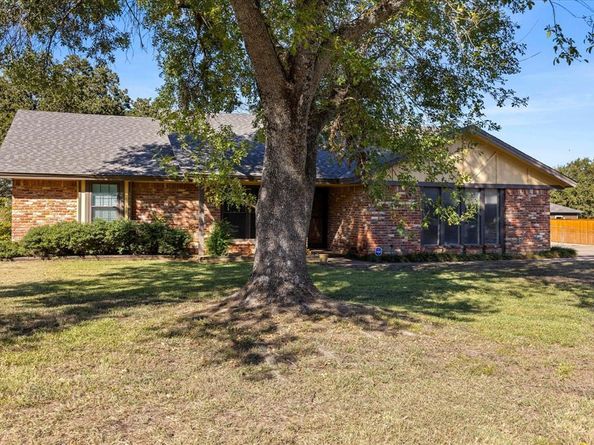 217  Gatewood Circle E, Burleson Texas 76028