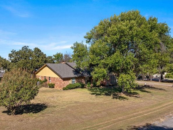 217  Gatewood Circle E, Burleson Texas 76028