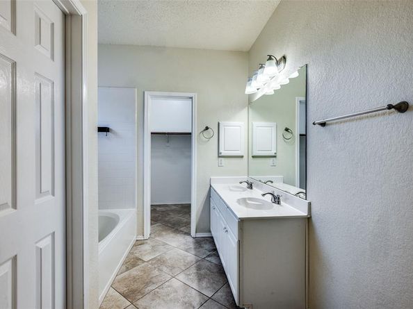 5037  Glenscape Trail , Fort Worth Texas 76137