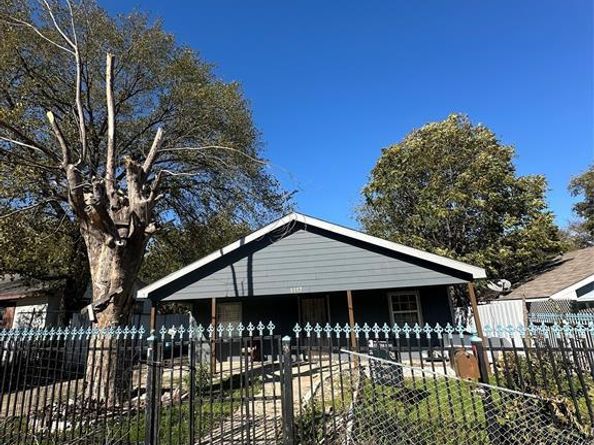 1117 E Harvey Avenue , Fort Worth Texas 76104