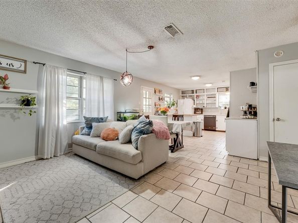 1008  Russell Lane , Bedford Texas 76022