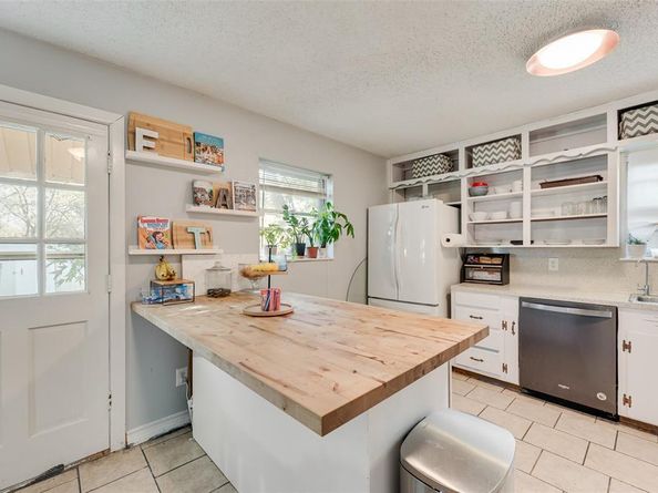 1008  Russell Lane , Bedford Texas 76022