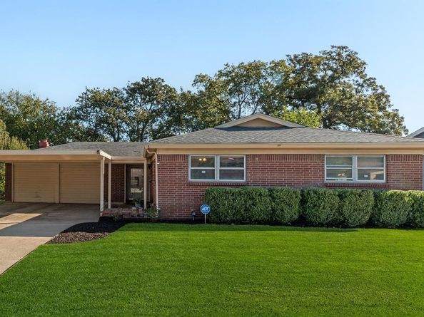 1008  Russell Lane , Bedford Texas 76022