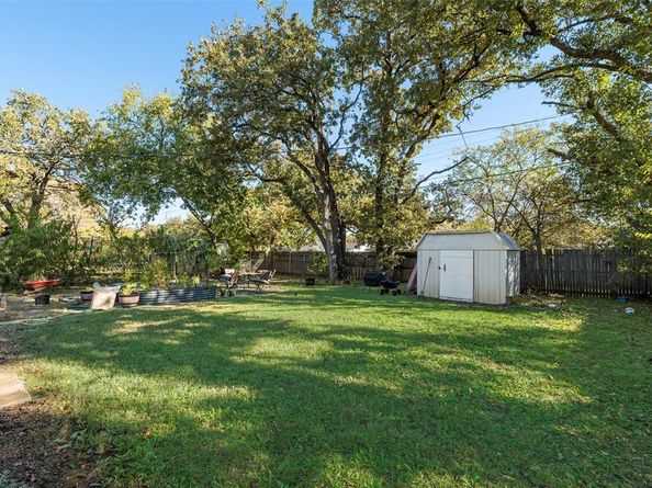 1008  Russell Lane , Bedford Texas 76022