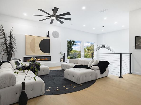 3343  Parvia Avenue , Dallas Texas 75212