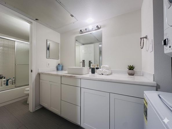 9827  Walnut Street  113, Dallas Texas 75243