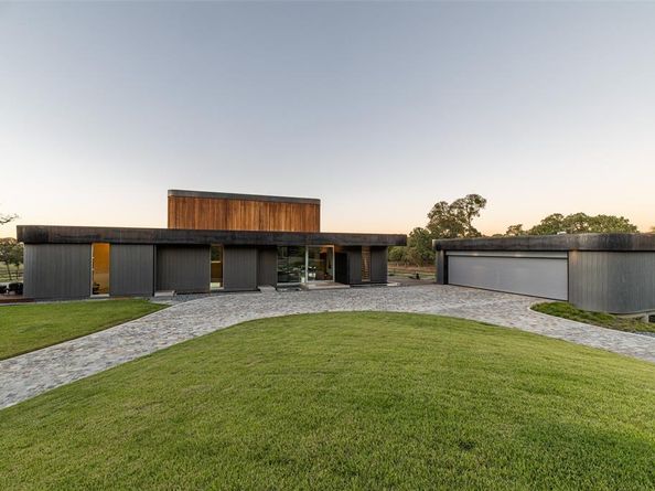 2900 W Kimball Avenue , Grapevine Texas 76051