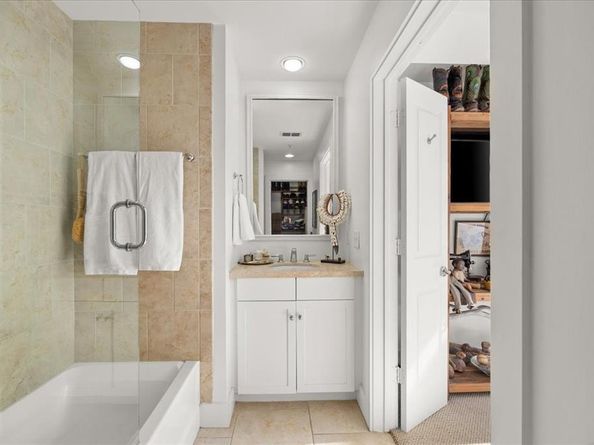 411  W 7th Street , Fort Worth Texas 76102