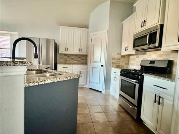 667  Sharpley  , Fate Texas 75087