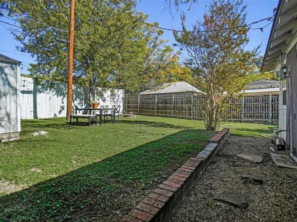 1211  Lansford Avenue , Dallas Texas 75224