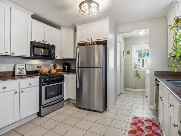 1211  Lansford Avenue , Dallas Texas 75224