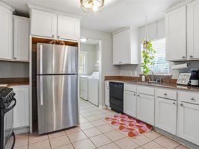 1211  Lansford Avenue , Dallas Texas 75224