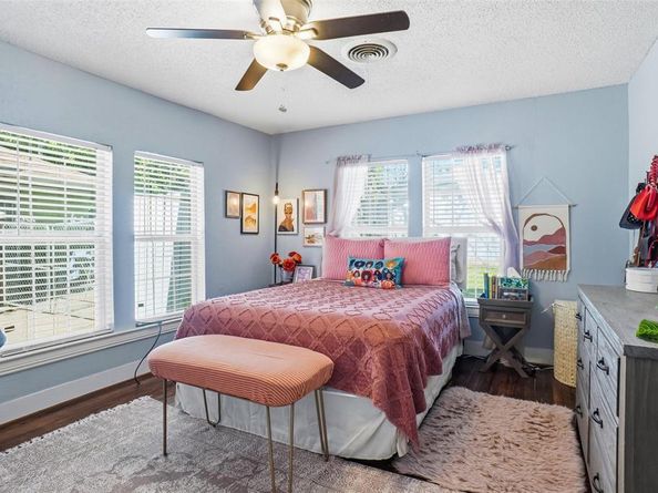 1211  Lansford Avenue , Dallas Texas 75224