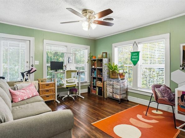 1211  Lansford Avenue , Dallas Texas 75224