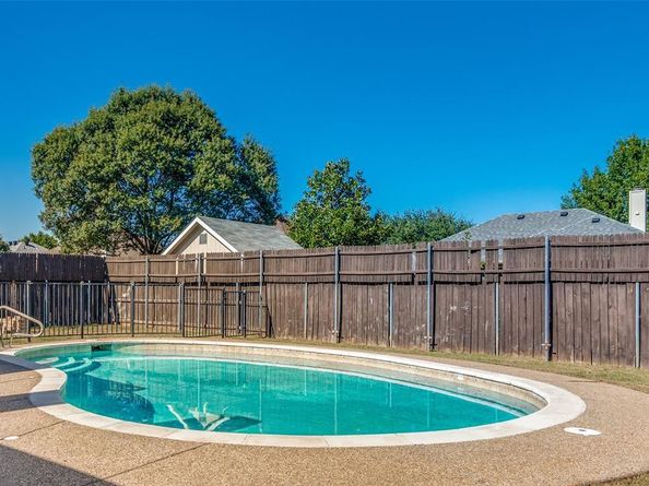 7927  Fox Chase Drive , Arlington Texas 76001