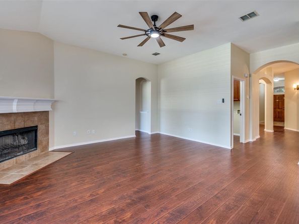 7927  Fox Chase Drive , Arlington Texas 76001