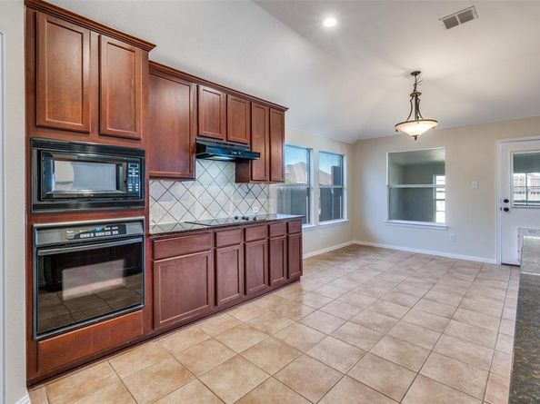 7927  Fox Chase Drive , Arlington Texas 76001