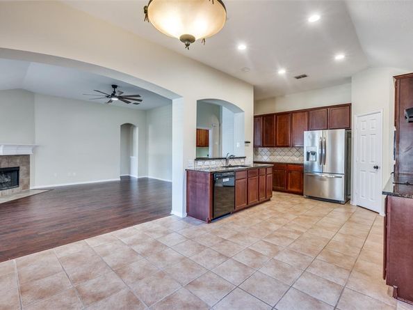 7927  Fox Chase Drive , Arlington Texas 76001