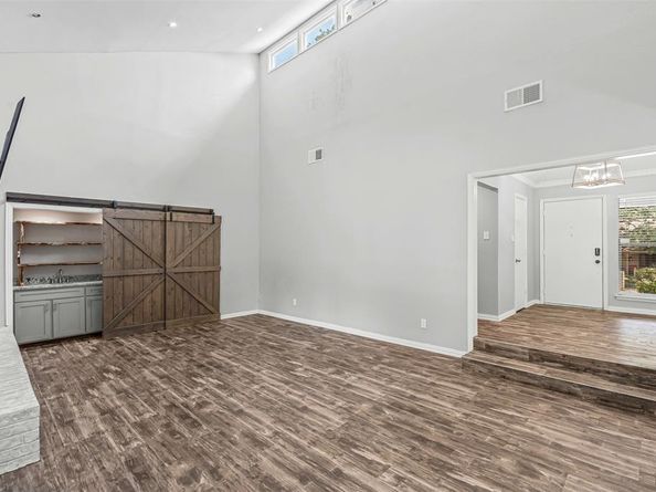 1924  Druid Lane , Fort Worth Texas 76112
